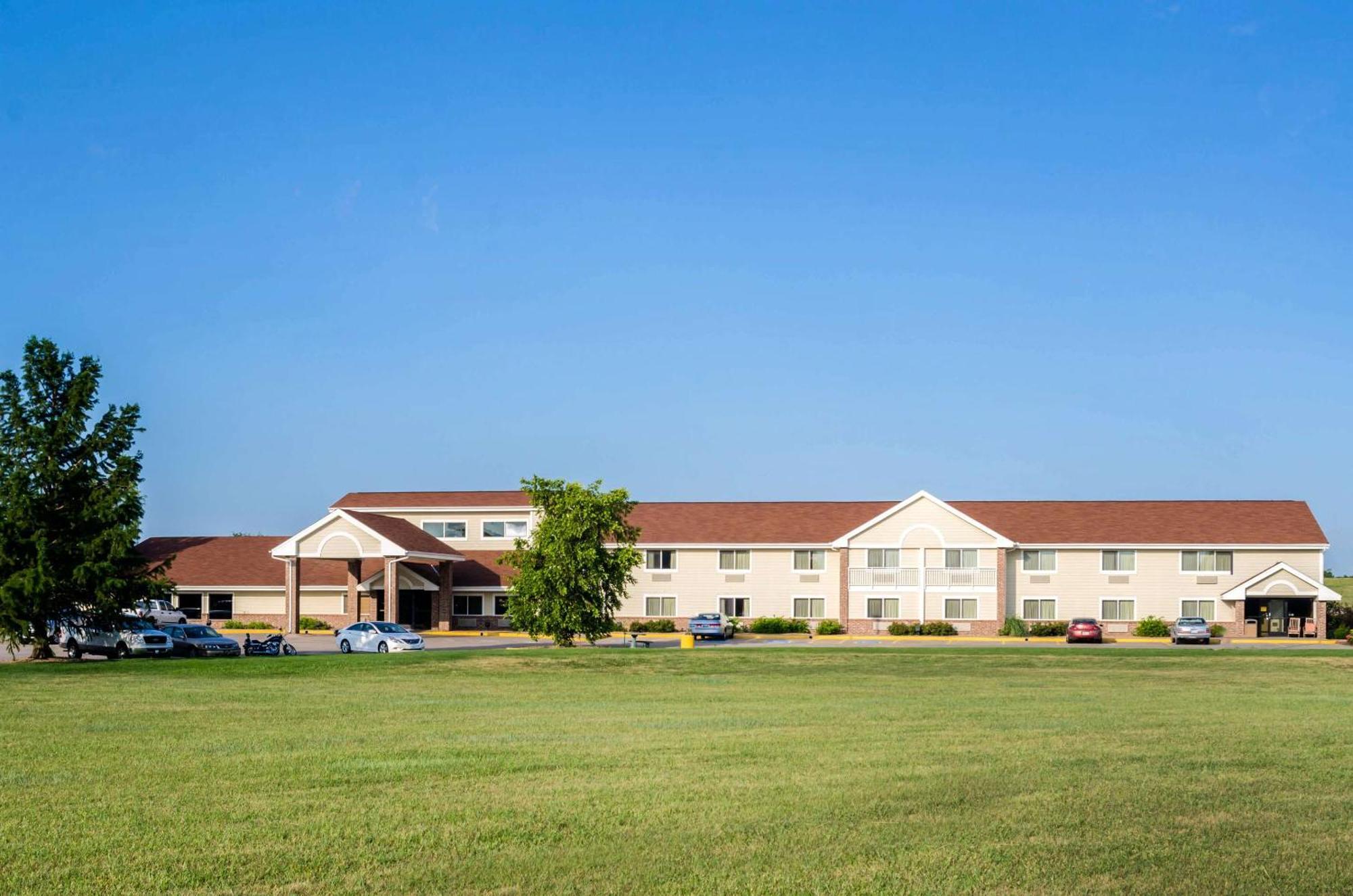 Rodeway Inn Hesston Exterior foto